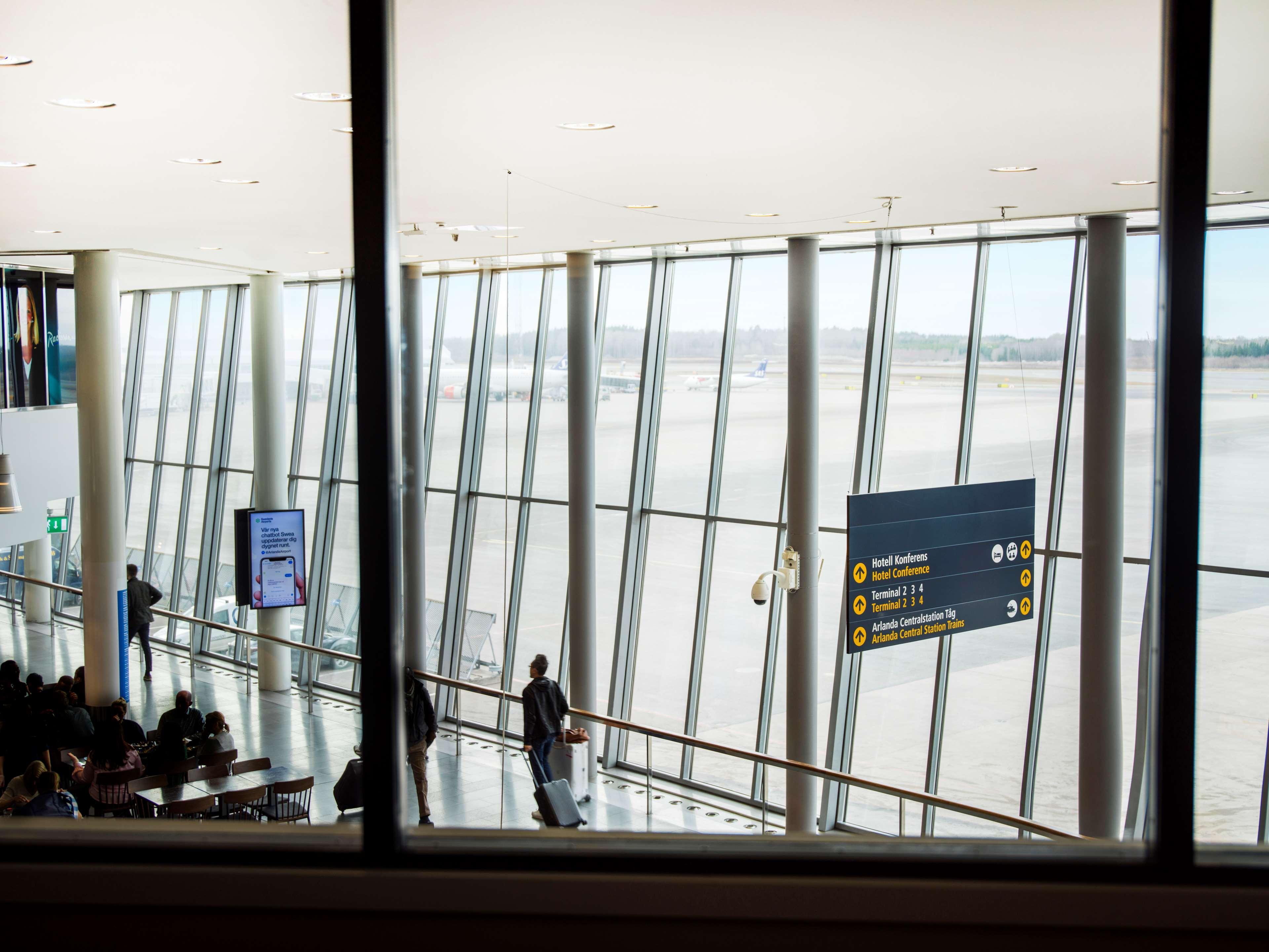 Radisson Blu Airport Terminal Hotel Arlanda Zewnętrze zdjęcie The airport is located in Helsinki.