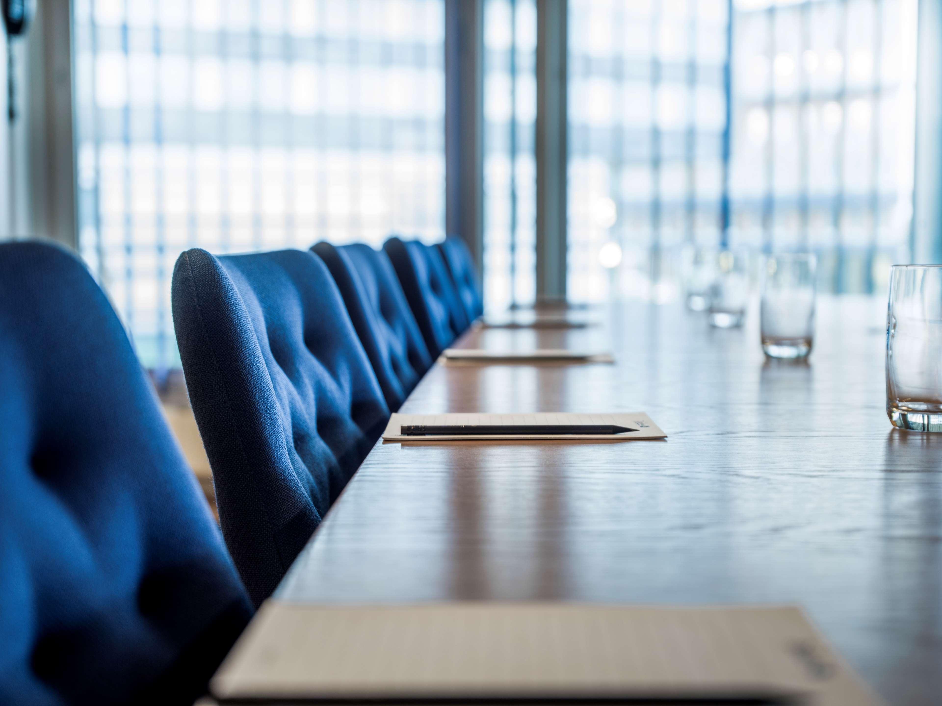 Radisson Blu Airport Terminal Hotel Arlanda Zewnętrze zdjęcie "The board of directors of a company is responsible for the company's management."