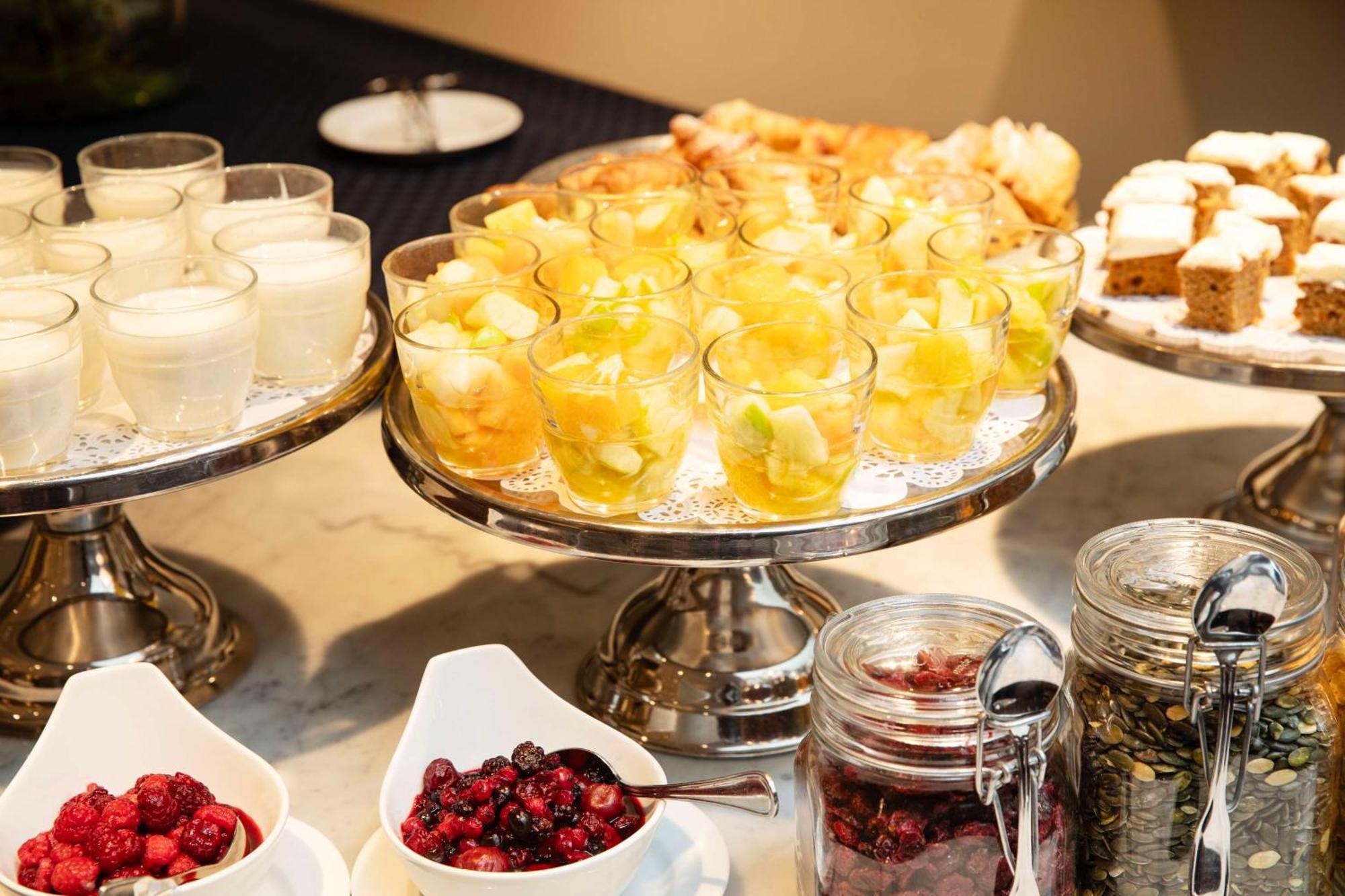 Radisson Blu Airport Terminal Hotel Arlanda Zewnętrze zdjęcie Breakfast buffet